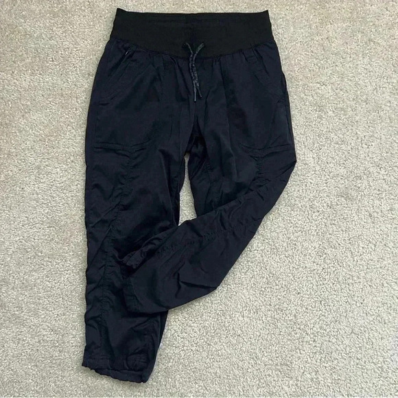The North Face Aphrodite Capri Women Size Small Black NF0A2UO6 Outdoor Jogger, - Picture 1 of 16